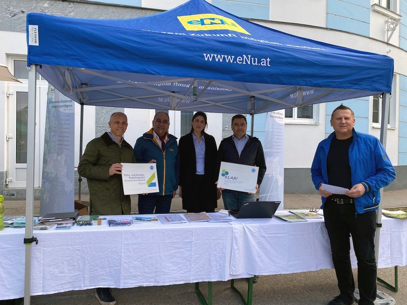 Großes Interesse beim Infostand in Fels